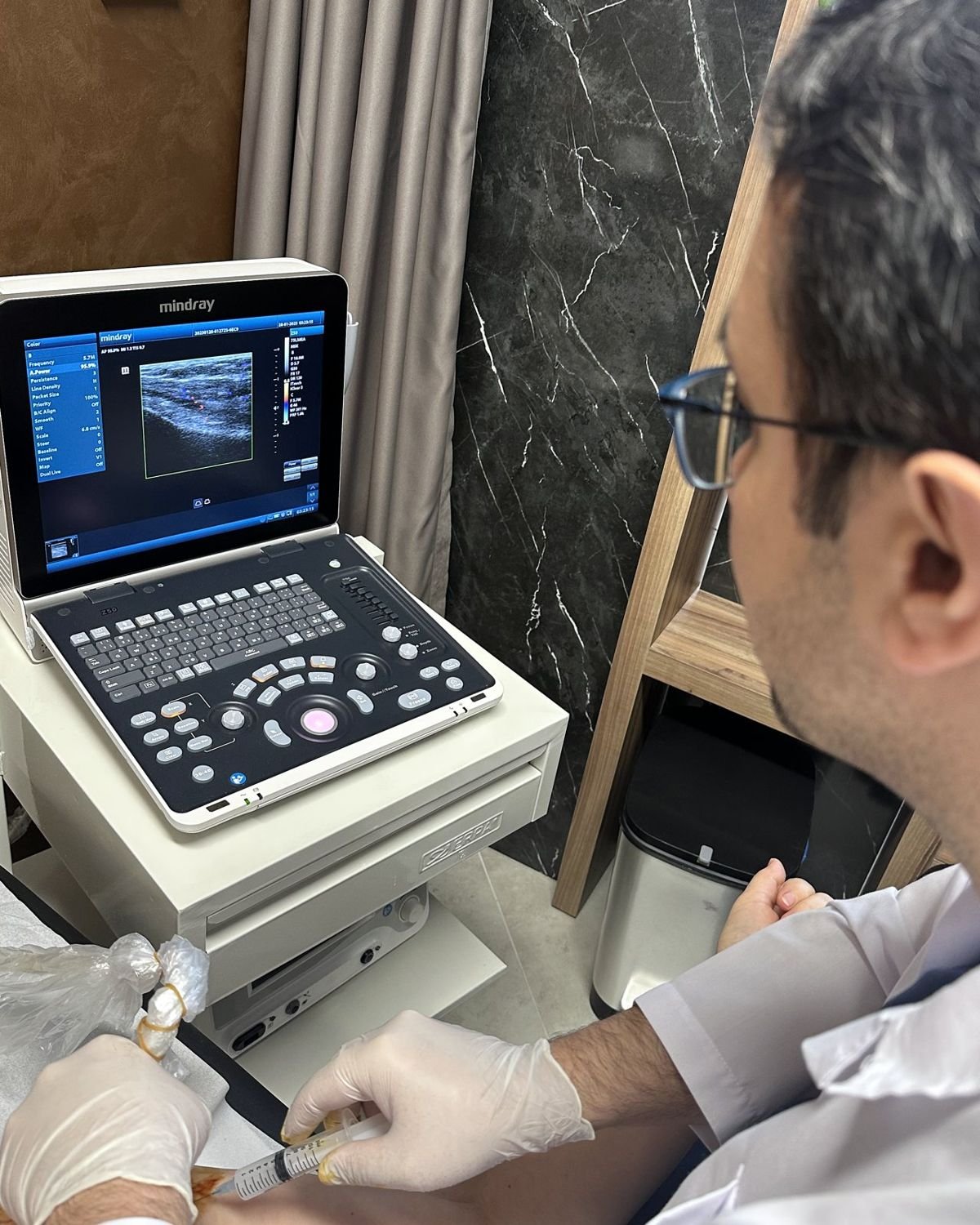Ultrason ekranı eşliğinde enjeksiyon